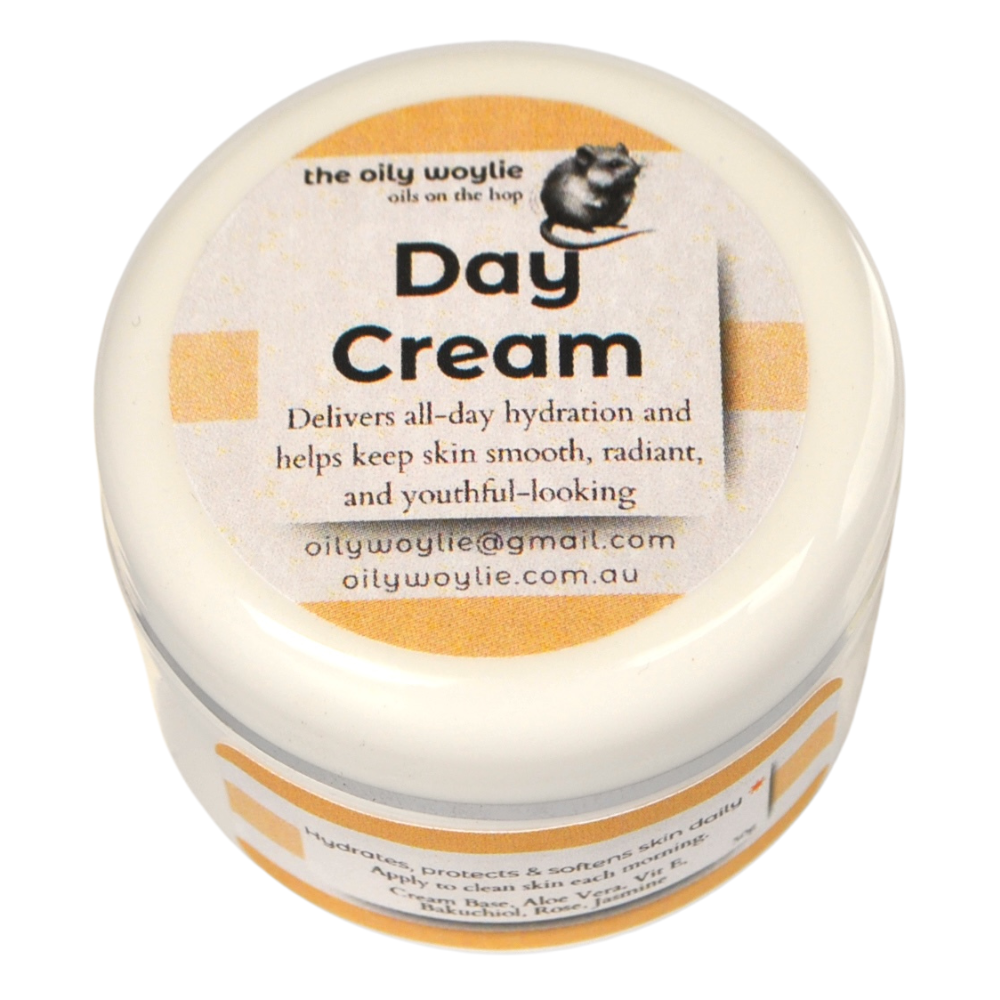 Light daytime face cream for daily hydration and skin comfort.
